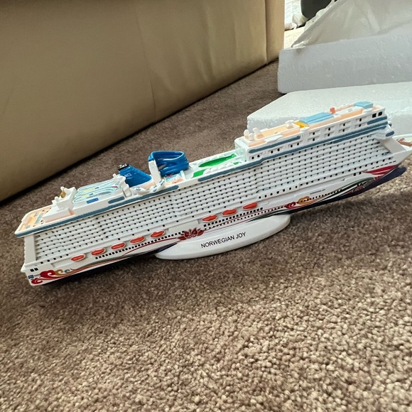 Norwegian Joy Model Cruise Ship brand new in box - Picture 3 of 6